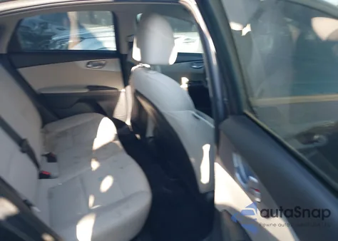 2023 Kia Forte Lxs z USA, uszkodzony, nr VIN 3KPF24AD6PE568722